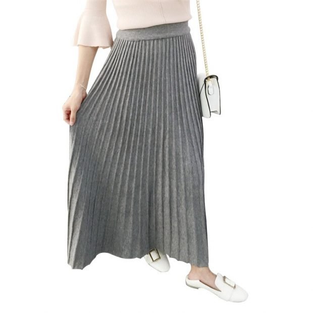 C чем носить юбку плиссе: длинная серая в пол макси с люрексом