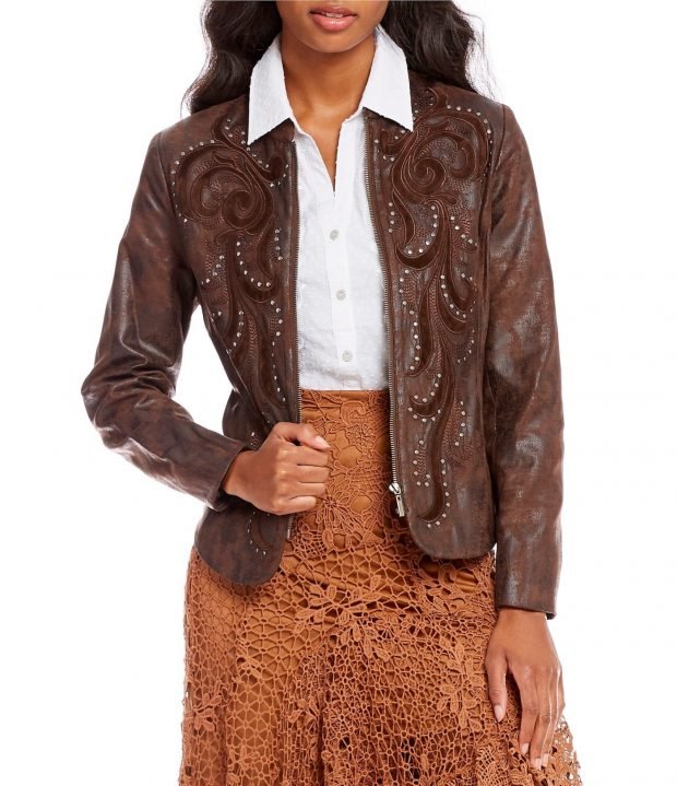 образ коричневый пиджак и горчичная юбка из кружева