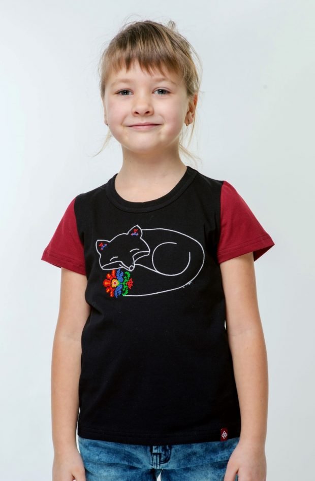 детская футболка черного цвета бордовые рукава