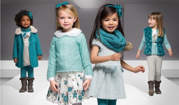 Детская мода 2022: бирюзовые брючки и куртка юбка в принт