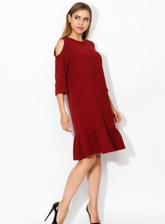красное платье с воланами