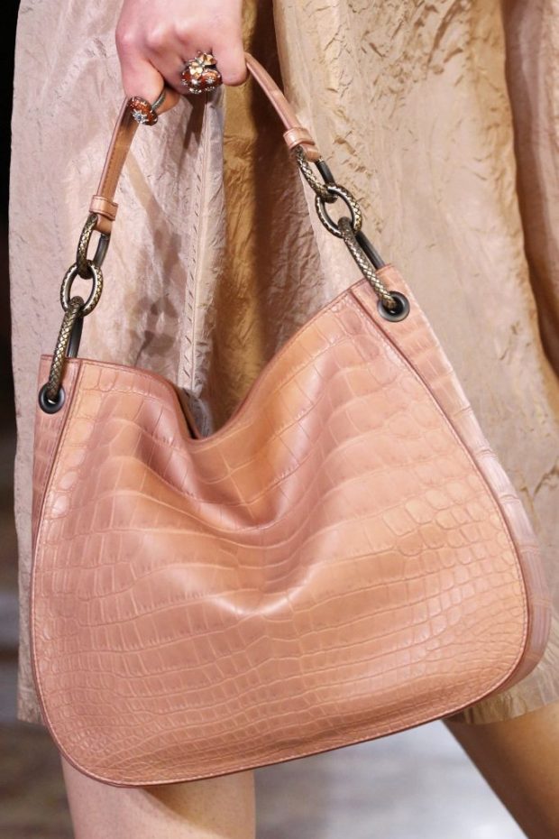 Модные сумки весна лето 2022: розовая мягкая кожа 