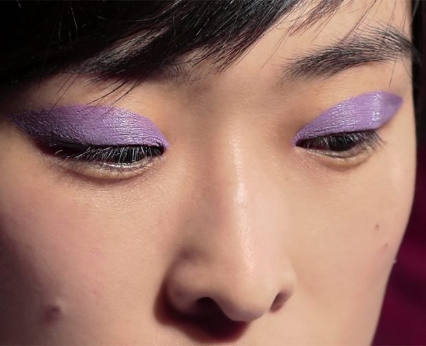 макияж для весны и лета 2023: тени нежно-фиолетовые